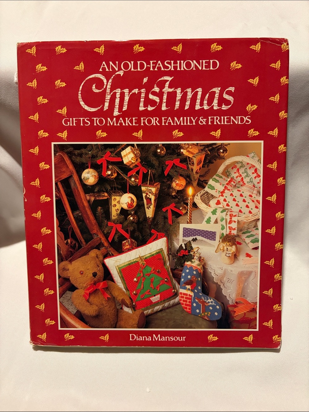 🌸3/$20🌸 An Old-Fashioned Christmas Gift Book